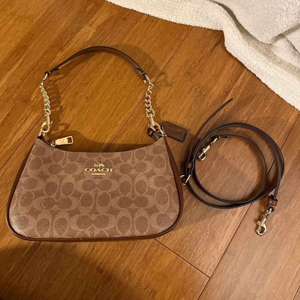 Coach Teri Shoulder Bag In Signature Canvas